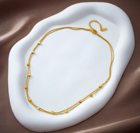 Collar de Oro de 18K con Pequeños Cuadros Superpuestos (Una Pieza)